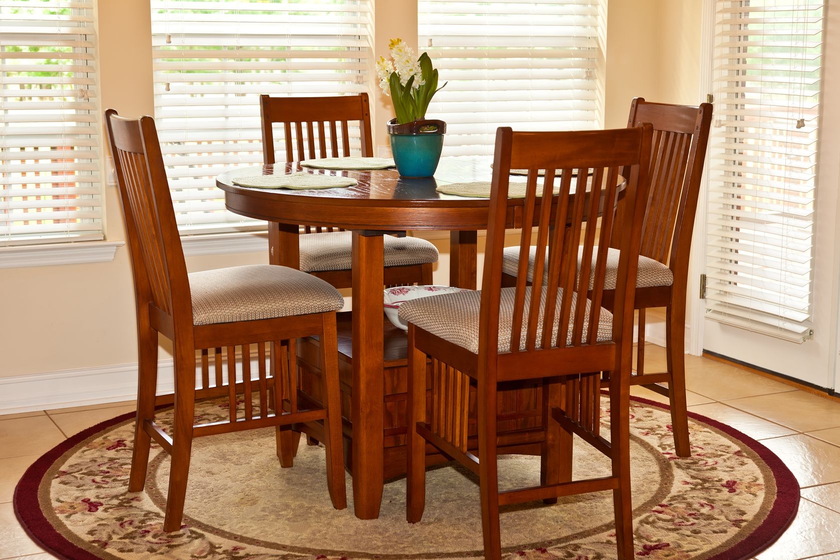 round kitchen table