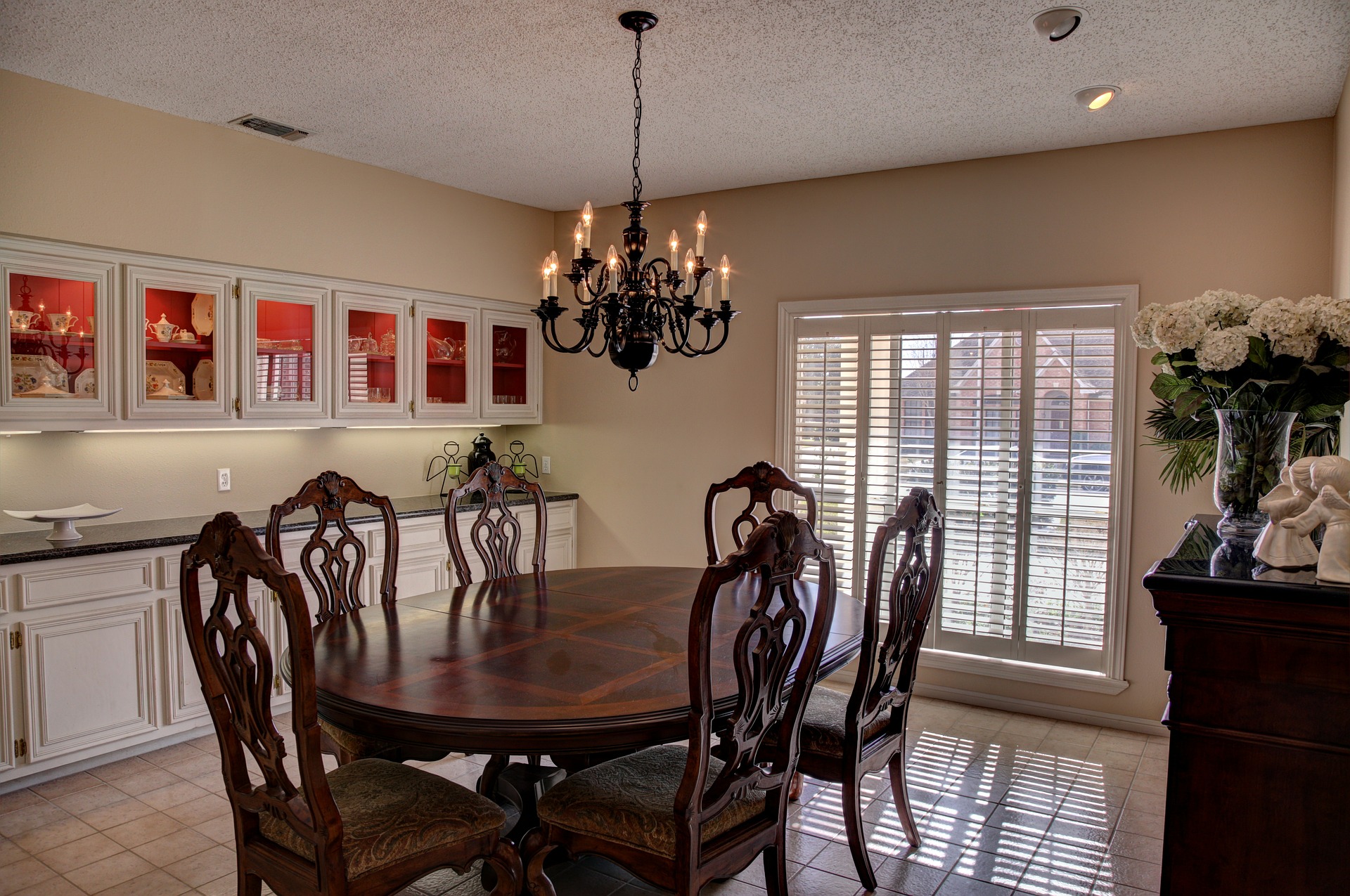 round dining set