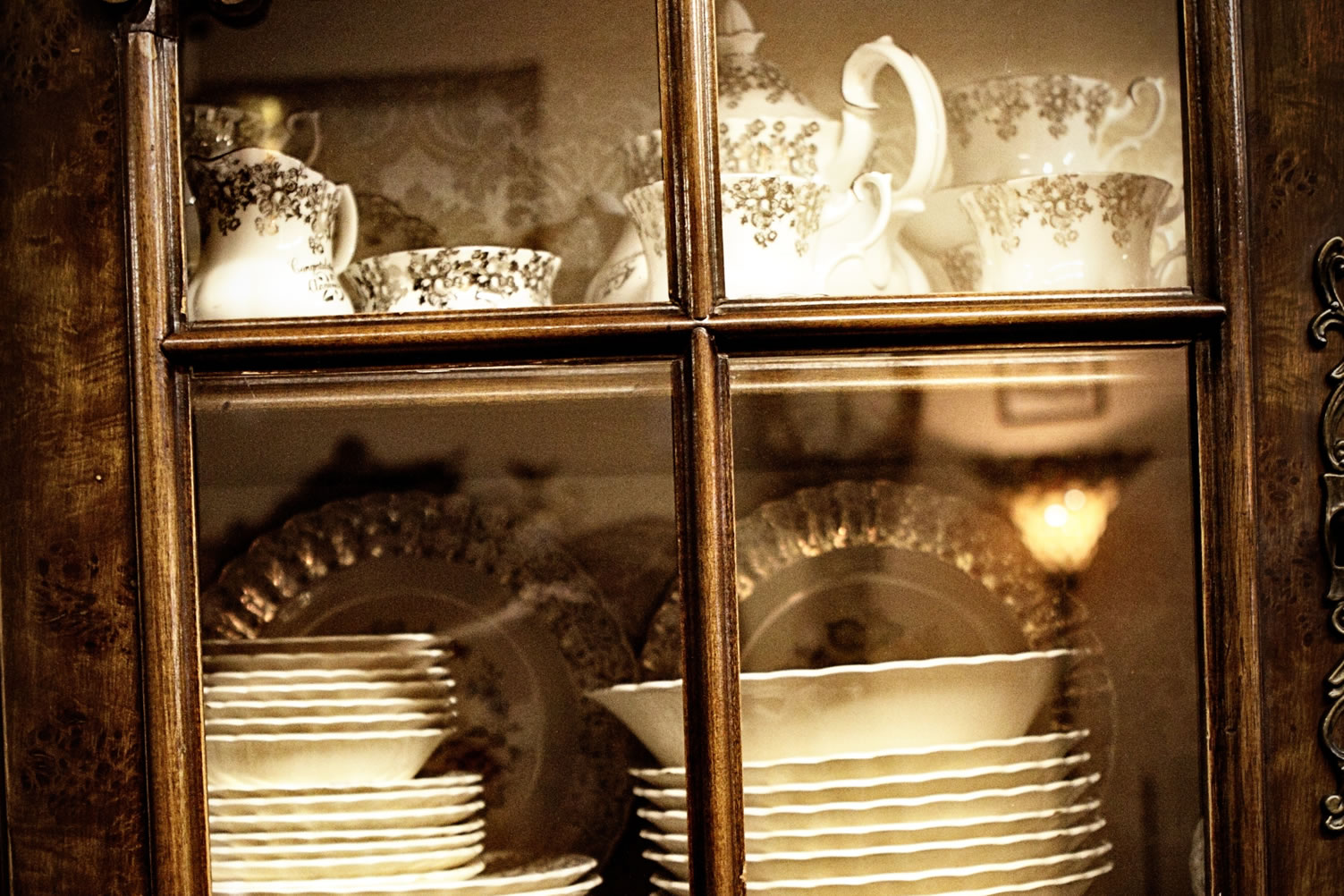 decorate china cabinet