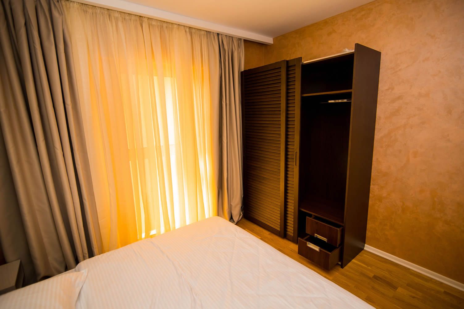 sliding wardrobe