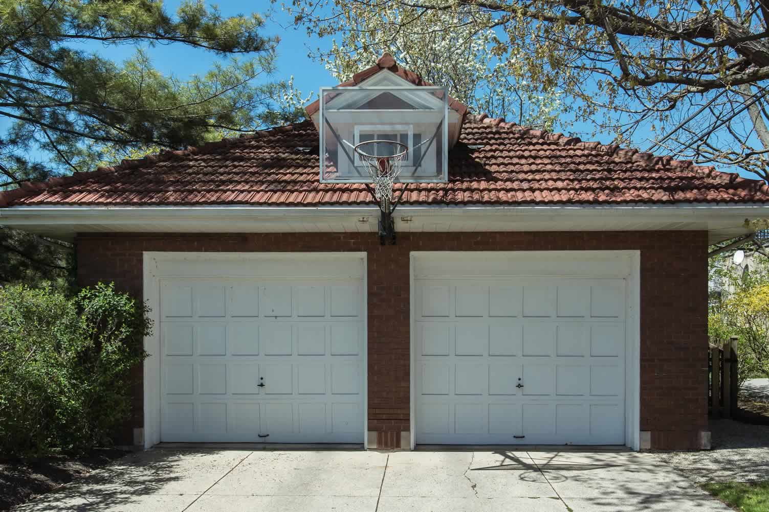 garage basketball