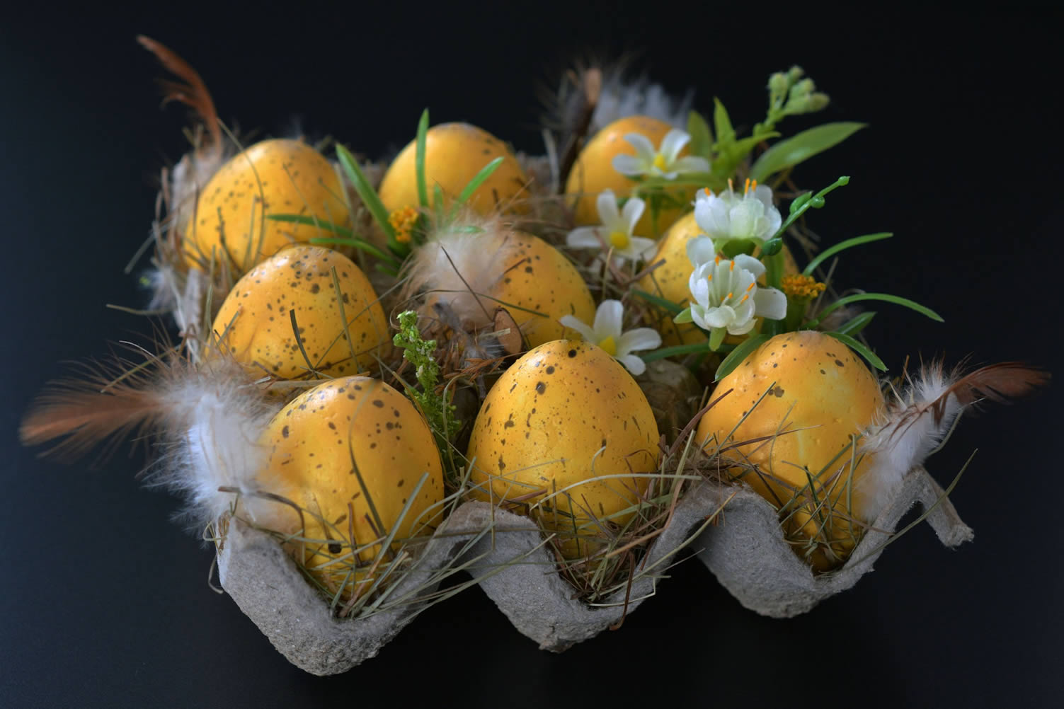 decorating easter egg