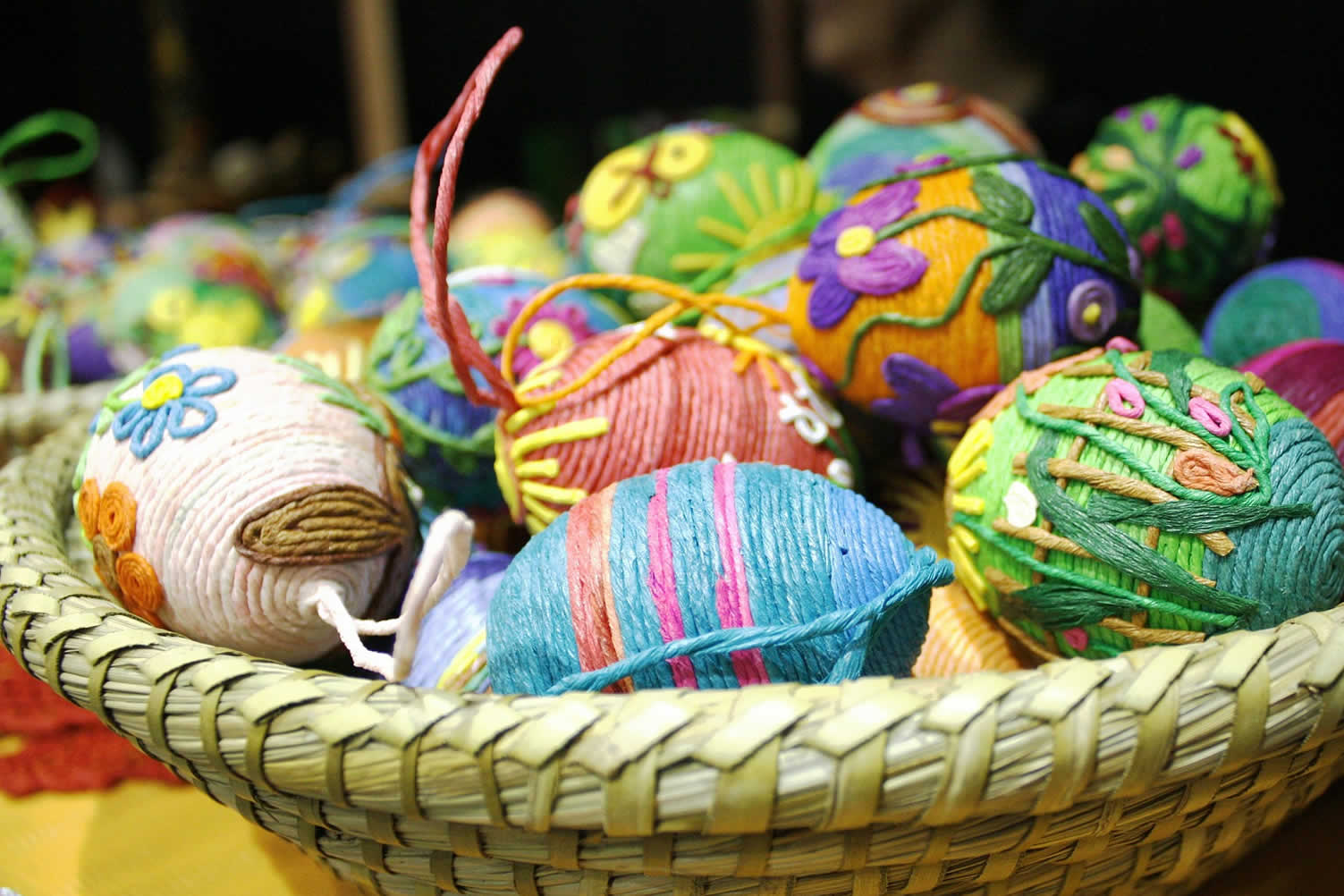 decorating easter egg
